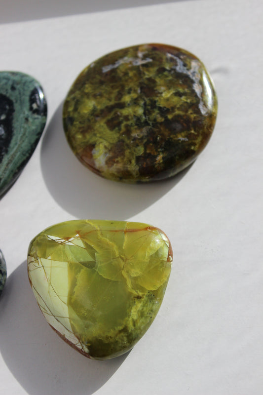 Green Opal Flat Palm Stone